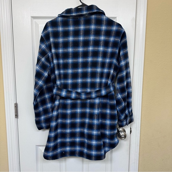 Time and tru Plaid Blue and Black Women's shacket coat. - Picture 4 of 4